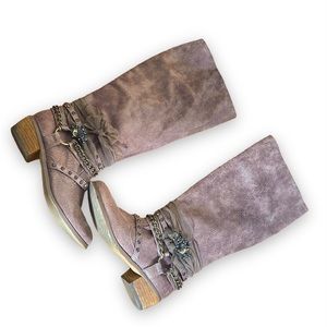Not Rated size 8.5M taupe leather boot